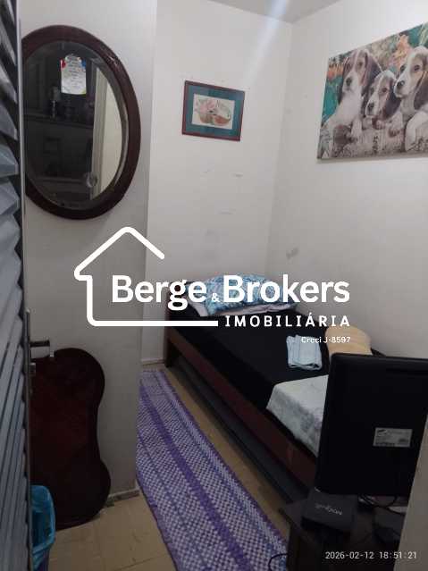 Quarto de serviço. - 18
