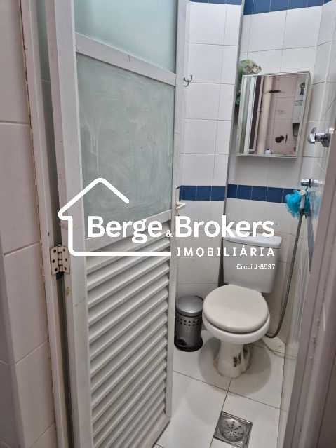 23 - banheiro de serviço. - 23
