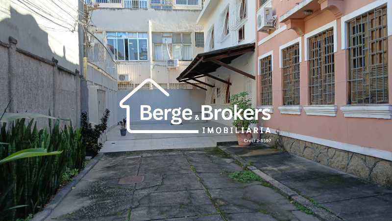 36 - fundos da vila. - 36