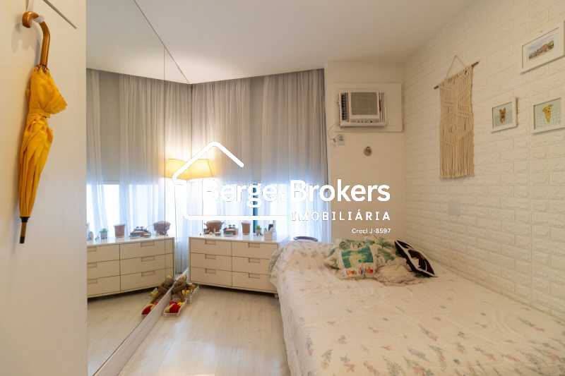 Conheça QUARTO 3/SUÍTE do imóvel - 3 QUARTOS/ SUÍTE/ 2 VAGAS DE GARAGEM - RJAP30762 - 15 QUARTO 3/SUÍTE - 15