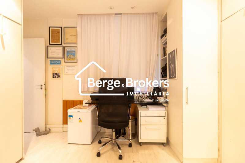 Conheça QUARTO 3/SUÍTE do imóvel - 3 QUARTOS/ SUÍTE/ 2 VAGAS DE GARAGEM - RJAP30762 - 19 QUARTO 3/SUÍTE - 19
