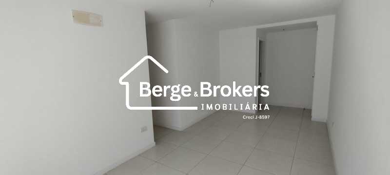 Conheça SALA do imóvel - Apartamento NOVO 3 Quartos, sendo 1 Suíte com Vaga de garagem - Botafogo! - RJAP30763 - 4 SALA - 4