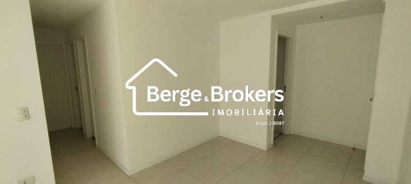 Conheça SALA do imóvel - Apartamento NOVO 3 Quartos, sendo 1 Suíte com Vaga de garagem - Botafogo! - RJAP30763 - 6 SALA - 6