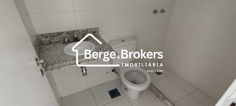 Conheça BANHEIRO SOCIAL do imóvel - Apartamento NOVO 3 Quartos, sendo 1 Suíte com Vaga de garagem - Botafogo! - RJAP30763 - 15 BANHEIRO SOCIAL - 15