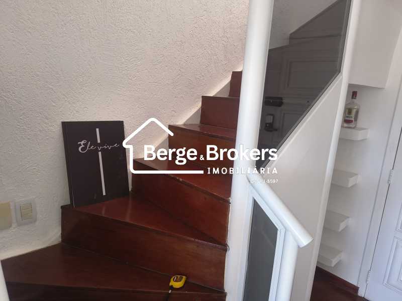 Conheça Escada Cobertura do imóvel - Apartamento à venda Rua Alfredo Volpi, Recreio dos Bandeirantes, Rio de Janeiro - R$ 1.300.000 - RJAP40192 - 27 Escada Cobertura - 27