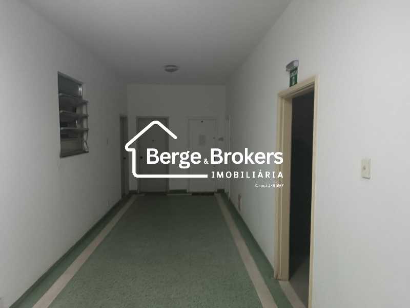 Conheça CORREDOR DO PRÉDIO do imóvel - Apartamento à venda Rua Voluntários da Pátria, Botafogo, Rio de Janeiro - R$ 1.200.000 - RJAP30768 - 21 CORREDOR DO PRÉDIO - 21
