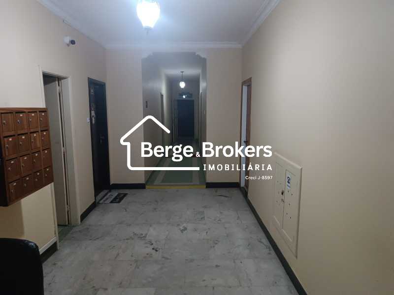 Conheça CORREDOR DO PRÉDIO do imóvel - Apartamento à venda Rua Voluntários da Pátria, Botafogo, Rio de Janeiro - R$ 1.200.000 - RJAP30768 - 23 CORREDOR DO PRÉDIO - 23