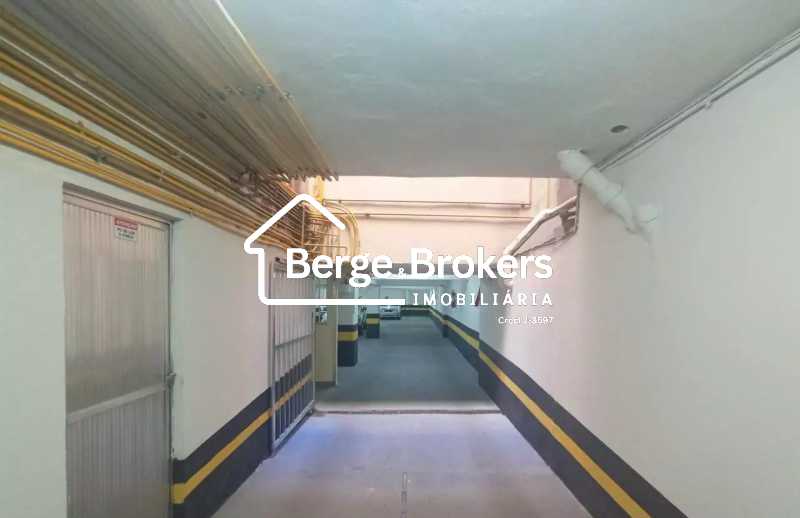 Conheça SAÍDA E ENTRADA DA GARAGEM do imóvel - Apartamento à venda Rua Voluntários da Pátria, Botafogo, Rio de Janeiro - R$ 1.200.000 - RJAP30768 - 25 SAÍDA E ENTRADA DA GARAGEM - 25