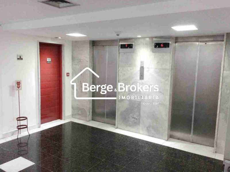 Conheça 13-hall-elevadores-10pav-1 do imóvel - Aluguel andar corporativo duplex 1.258 m² Rua do Passeio Centro RJ - RJAN00006 - 13 13-hall-elevadores-10pav-1 - 13