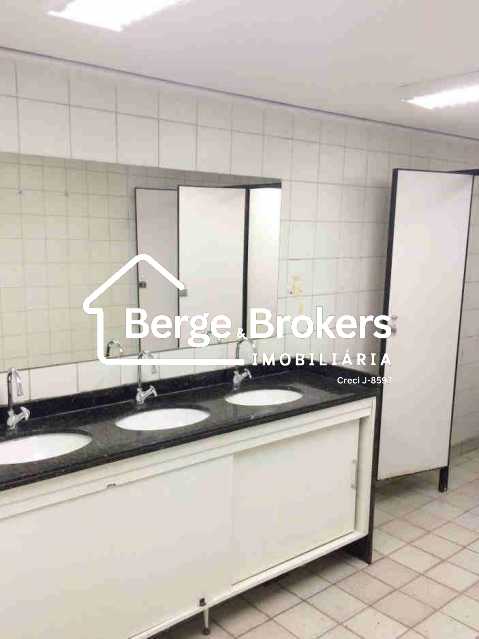 Conheça 19-banheiro-fem-10pav-1 do imóvel - Aluguel andar corporativo duplex 1.258 m² Rua do Passeio Centro RJ - RJAN00006 - 19 19-banheiro-fem-10pav-1 - 19