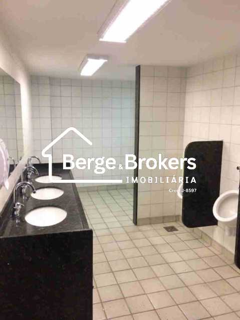 Conheça 22-banheiro-masc-10pav-2 do imóvel - Aluguel andar corporativo duplex 1.258 m² Rua do Passeio Centro RJ - RJAN00006 - 22 22-banheiro-masc-10pav-2 - 22