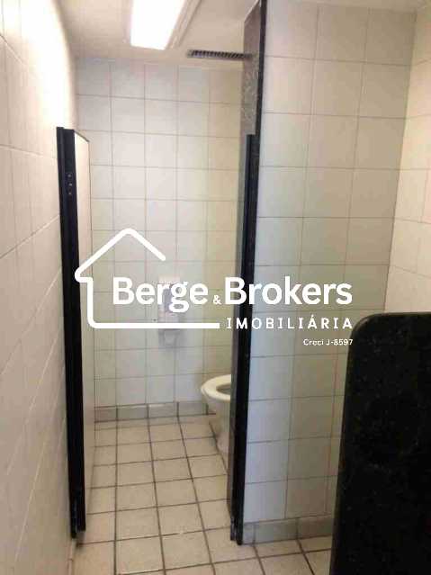 Conheça 26-banheiro-masc-11pav-2 do imóvel - Aluguel andar corporativo duplex 1.258 m² Rua do Passeio Centro RJ - RJAN00006 - 26 26-banheiro-masc-11pav-2 - 26