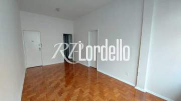 Ótima localização - Apartamento Charmoso de 2 Quartos com vaga à Venda em Copacabana - Rua Barão de Ipanema - LOAP20019