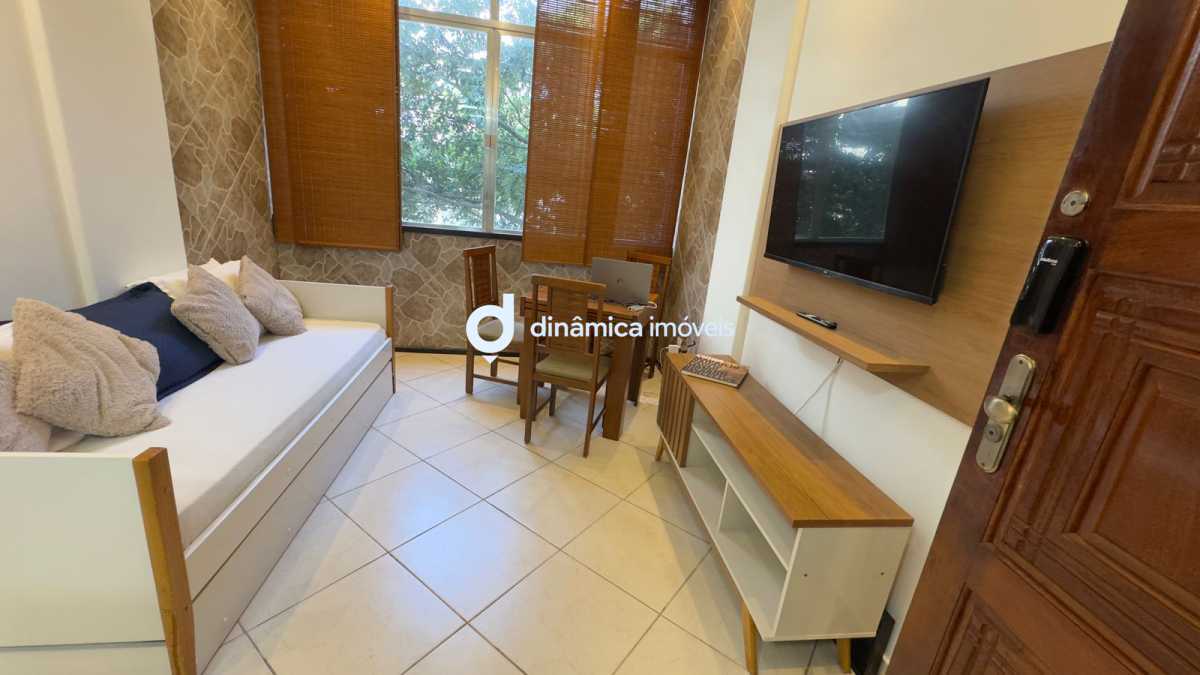 Conheça 25. do imóvel - Sala quarto reformado - DNAP10004 - 9 25. - 9