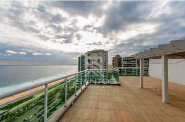 Ótima localização - LINDA COBERTURA TRÍPLEX VAZIA - Frente para a Praia da Barra da Tijuca - 4 quartos - 2 suítes - 2 vagas. - JPCO30109