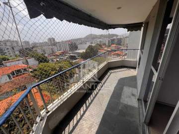 FREGUESIA - Apartamento com varanda, vista livre, 2 quartos e dependência. - JPAP20872