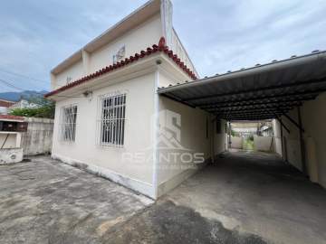 Excelente Casa linear com quintal, 2 quartos e 2 vagas de garagem. - JPCA20018