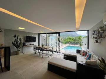 Ótima localização - FREGUESIA - Casa moderna com 3 suítes e área gourmet coberta e piscina. - JPCN30252