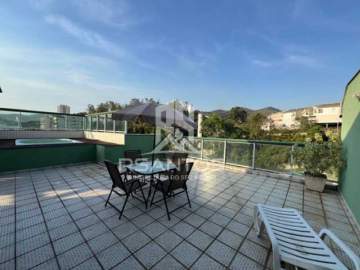 Cobertura de frente, com 261 m², varandão com vista livre e sol da manhã. - JPCO40081