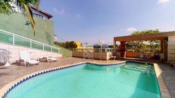 Imperdível - PECHINCHA - Casa duplex - Suíte, piscina, churrasqueira e 2 vagas - Edícula. - JPCA60002