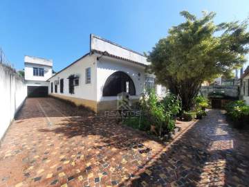 Ótima localização - Casa Linear na Taquara - Centro de terreno - 3 quartos, quintal, 4 vagas. - JPCA30023