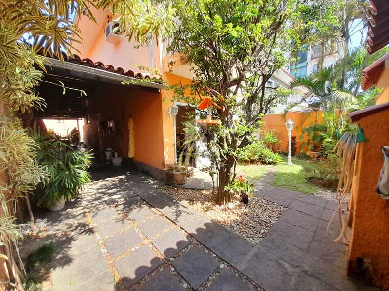 Conheça 02. do imóvel - Freguesia - Casa duplex, 3 quartos, 1 suíte, quintal, piscina, churrasqueira, 2 vagas. - JPCN30099 - 2 02. - 2