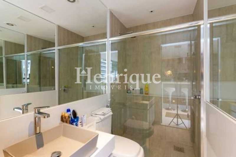 Picsart_22-10-19_10-18-06-498 - 22