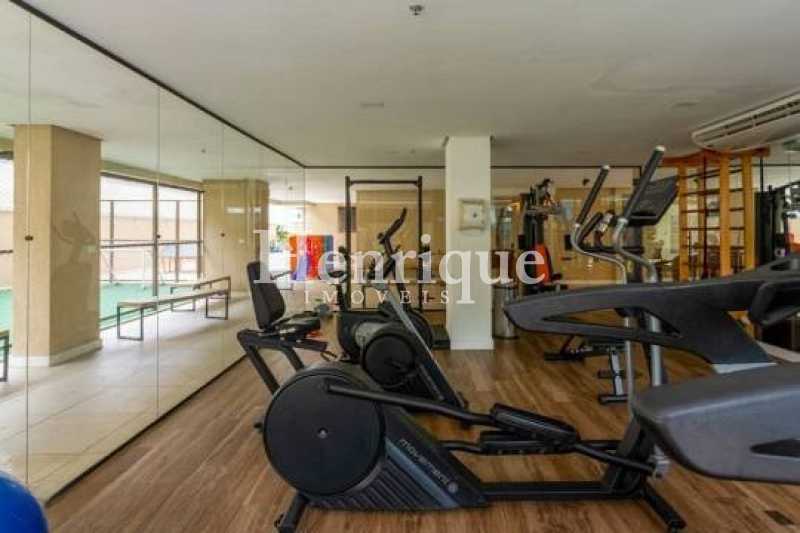 Picsart_22-10-19_10-18-51-641 - 28