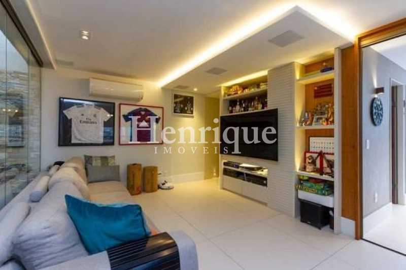 Picsart_22-10-19_10-21-11-018 - 10