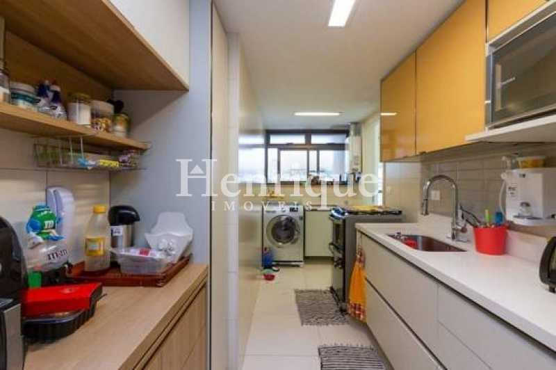 Picsart_22-10-19_10-21-59-330 - 25