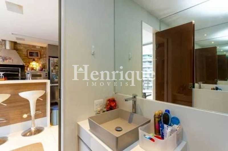 Picsart_22-10-19_10-24-00-828 - 23