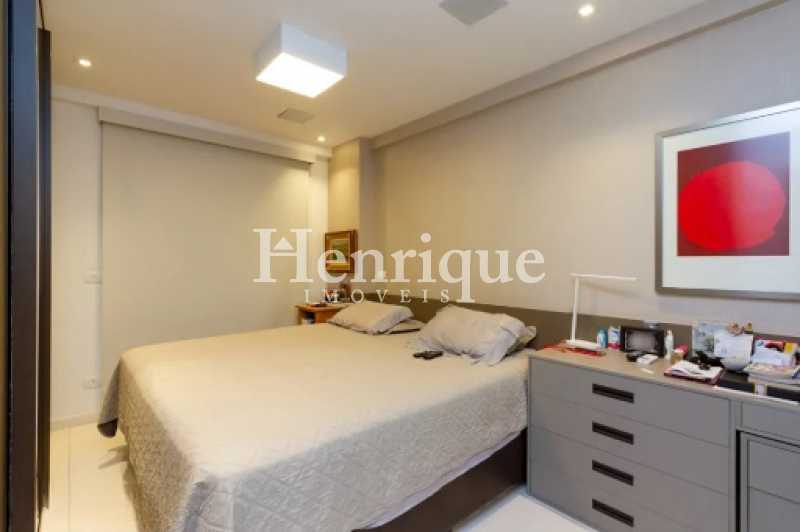 Picsart_22-10-19_10-28-43-253 - 12