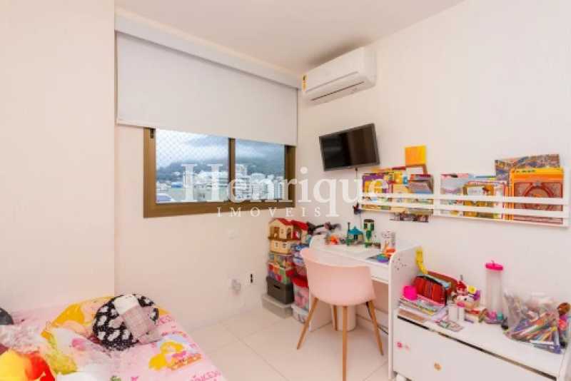 Picsart_22-10-19_10-30-29-810 - 18