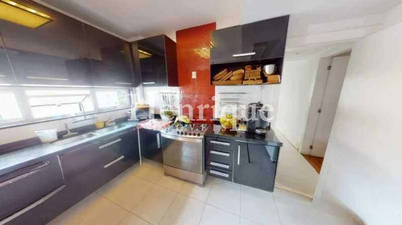 Picsart_23-03-11_11-03-32-182 - 24