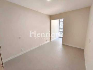 Apartamento reformado no Flamengo com 107 m², 3 quartos, 2 suítes e vista livre, em frente ao metrô. Prédio com portaria 24 horas. - FLAP31487