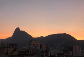 Imperdível - Condomínio EASY WAY - Rua da Passagem - Botafogo-RJ Excelente cobertura com 2 quartos(2suítes), terraço com vista para o Cristo Redentor. - CRCO20006