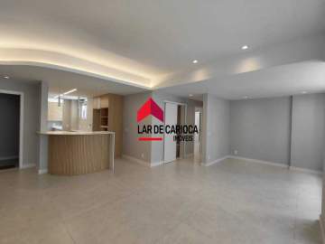 Imperdível - Quadra da praia / Reformado / 2 quartos / vaga de garagem - LCAP20727