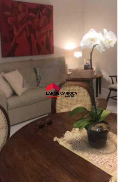 Conheça 32 do imóvel - “Reformado, com varanda e frente mar na Atlântica. Sim, ainda existe - mas por pouco tempo.” - LCAP20760 - 26 32 - 26