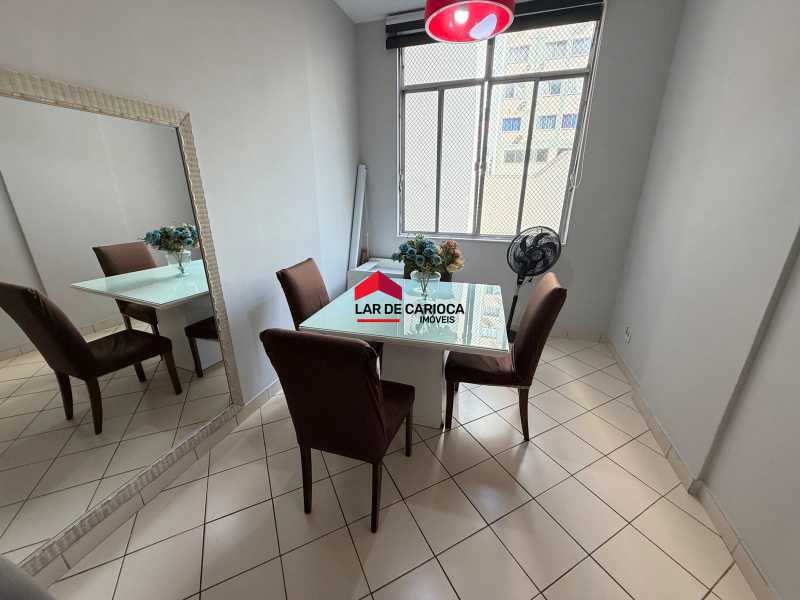 Conheça Sala ( Espaço para Refeições ) do imóvel - Copacabana - Excelente apartamento de 2 quartos com vaga escriturada e perto de metrô - LCAP20786 - 4 Sala ( Espaço para Refeições ) - 4