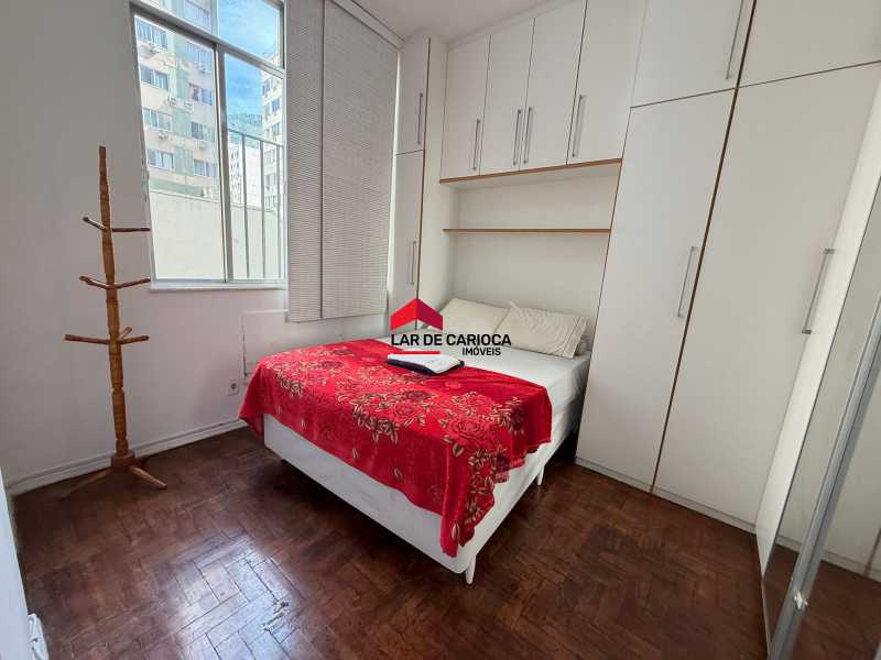 Conheça Quarto 1 com armários do imóvel - Copacabana - Excelente apartamento de 2 quartos com vaga escriturada e perto de metrô - LCAP20786 - 8 Quarto 1 com armários - 8