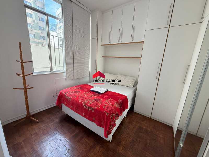 Conheça Quarto 1 com armários do imóvel - Copacabana - Excelente apartamento de 2 quartos com vaga escriturada e perto de metrô - LCAP20786 - 9 Quarto 1 com armários - 9