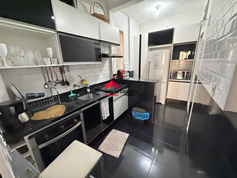 Conheça Cozinha Reformada do imóvel - Copacabana - Excelente apartamento de 2 quartos com vaga escriturada e perto de metrô - LCAP20786 - 18 Cozinha Reformada - 18