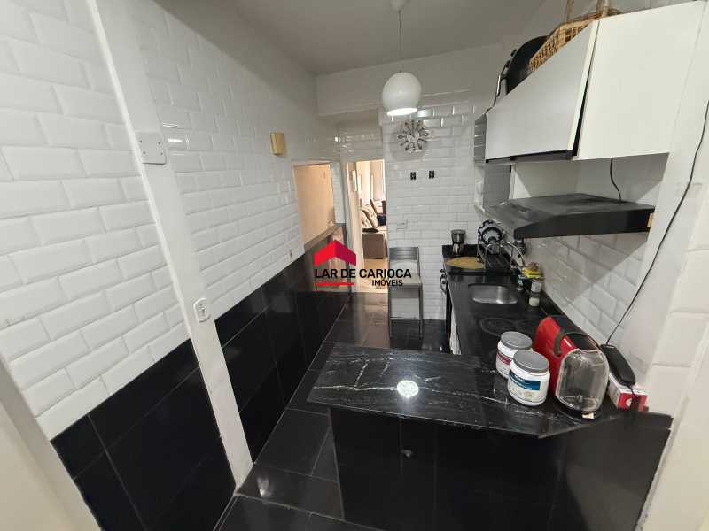 Conheça Cozinha Reformada do imóvel - Copacabana - Excelente apartamento de 2 quartos com vaga escriturada e perto de metrô - LCAP20786 - 22 Cozinha Reformada - 22