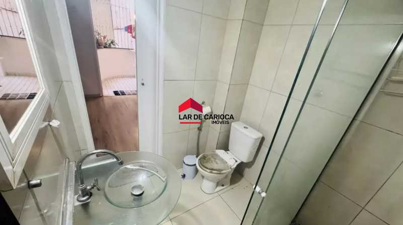 Conheça 11 do imóvel - Varanda charmosa, vaga na escritura e localização privilegiada no Posto 5: a poucos minutos da praia e do metrô. - LCAP10521 - 11 11 - 11