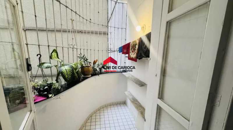 Conheça 19 do imóvel - Varanda charmosa, vaga na escritura e localização privilegiada no Posto 5: a poucos minutos da praia e do metrô. - LCAP10521 - 19 19 - 19