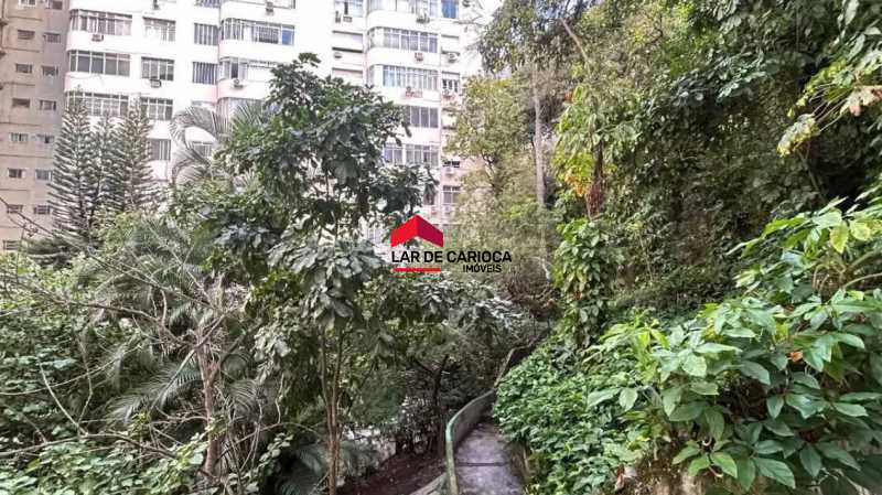 Conheça 18 do imóvel - Silêncio, charme e uma vista para o verde: um refúgio surpreendente no coração do Posto 5. - LCAP20799 - 18 18 - 18
