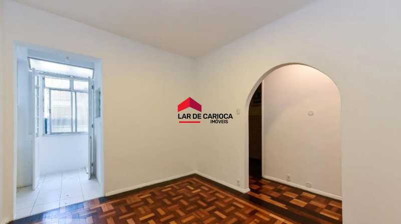 Conheça 4 do imóvel - Sala e quarto, varanda com vista para o verde, prédio charmoso - Posto 5. - LCAP10527 - 4 4 - 4