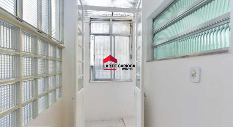 Conheça 6 do imóvel - Sala e quarto, varanda com vista para o verde, prédio charmoso - Posto 5. - LCAP10527 - 6 6 - 6