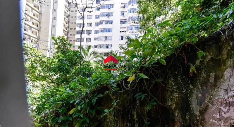 Conheça 19 do imóvel - Sala e quarto, varanda com vista para o verde, prédio charmoso - Posto 5. - LCAP10527 - 21 19 - 21