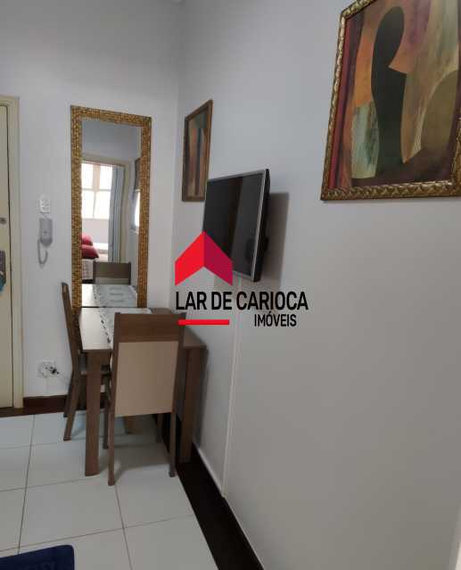 Sala com tv e mesa refeições - 20